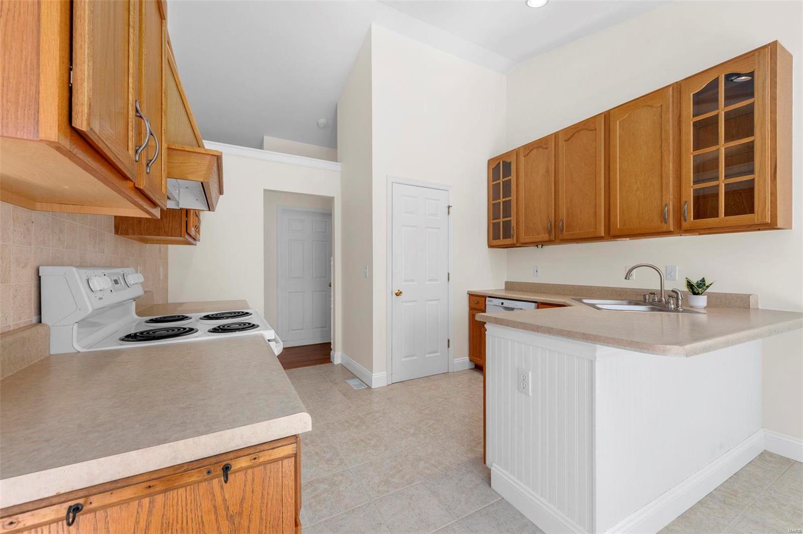 1108 Oak Hollow Drive Property Photo 9