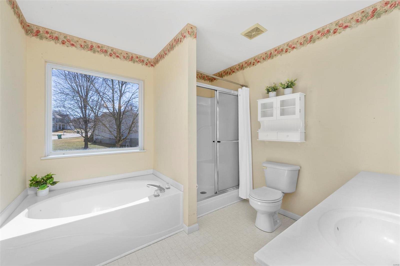 1108 Oak Hollow Drive Property Photo 15