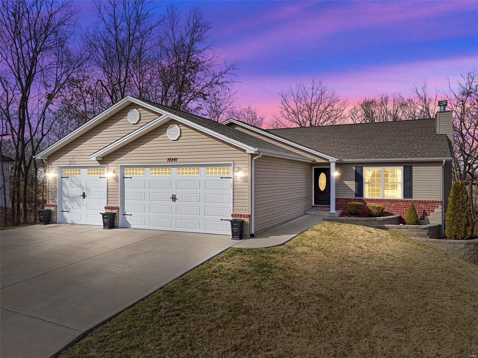 10241 Hawthorn Road Property Photo 1