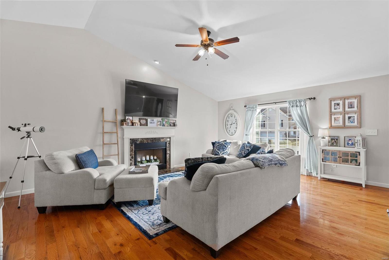 10241 Hawthorn Road Property Photo 3