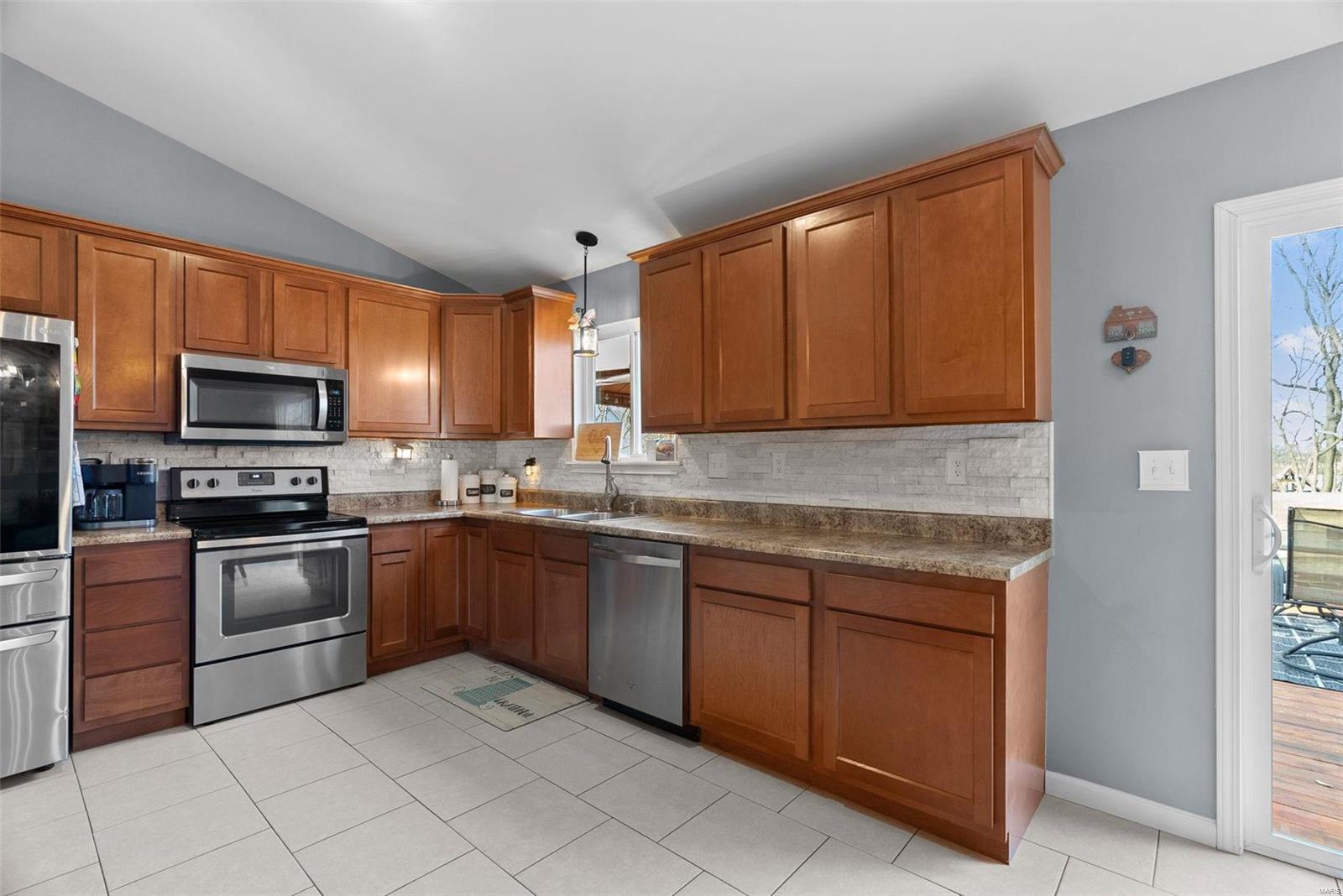 10241 Hawthorn Road Property Photo 15