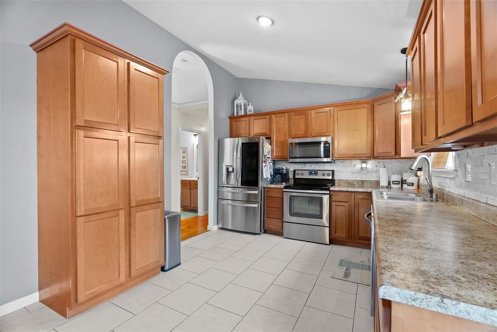 10241 Hawthorn Road Property Photo 16
