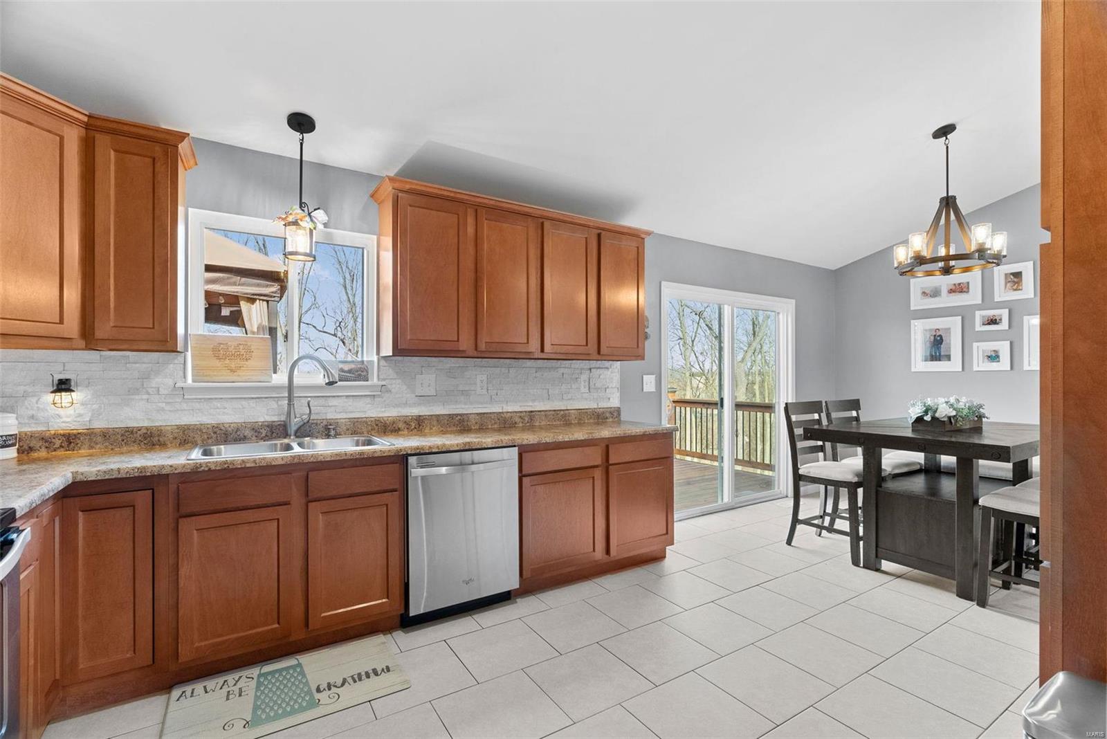 10241 Hawthorn Road Property Photo 17