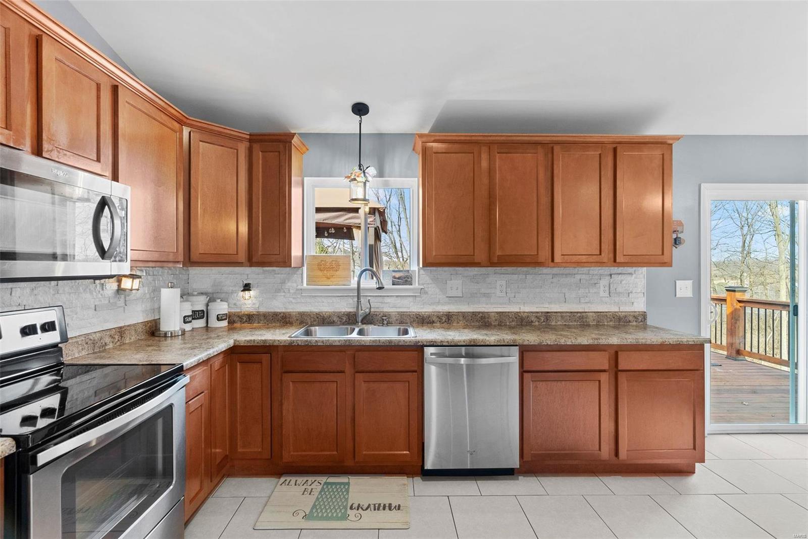 10241 Hawthorn Road Property Photo 18
