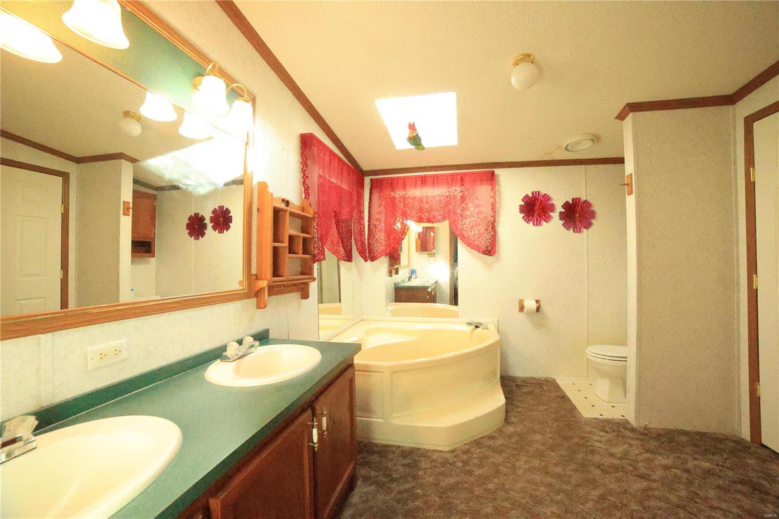 28 Lloyd Court Property Photo 6