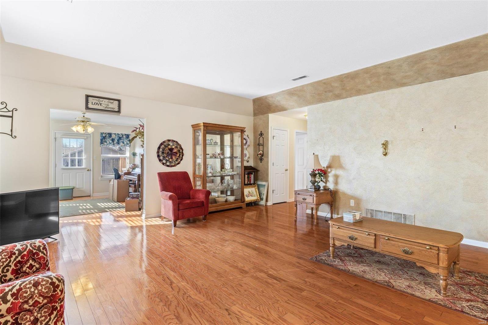 210 Bayberry Property Photo 4