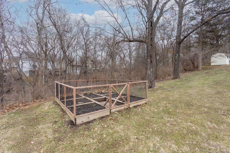 944 Falcon Drive Property Photo 9