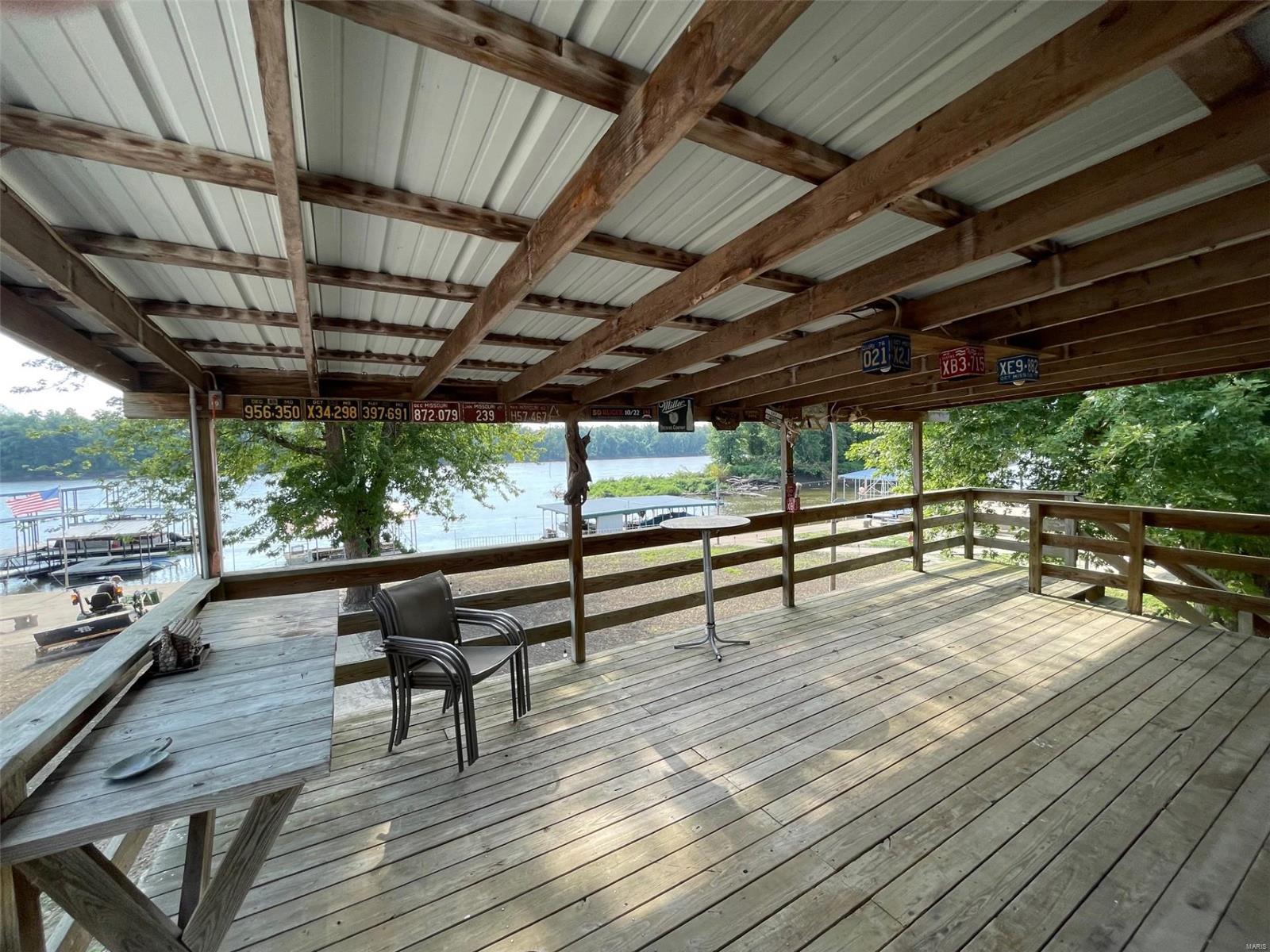 348 N River Rd Property Photo 12