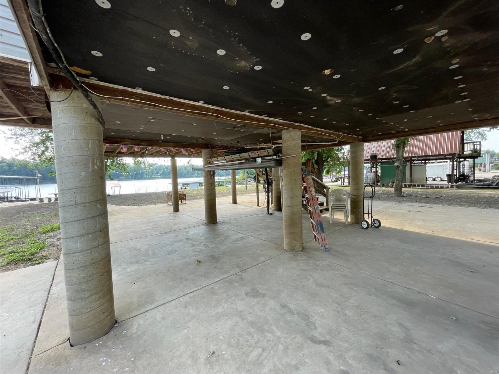 348 N River Rd Property Photo 28