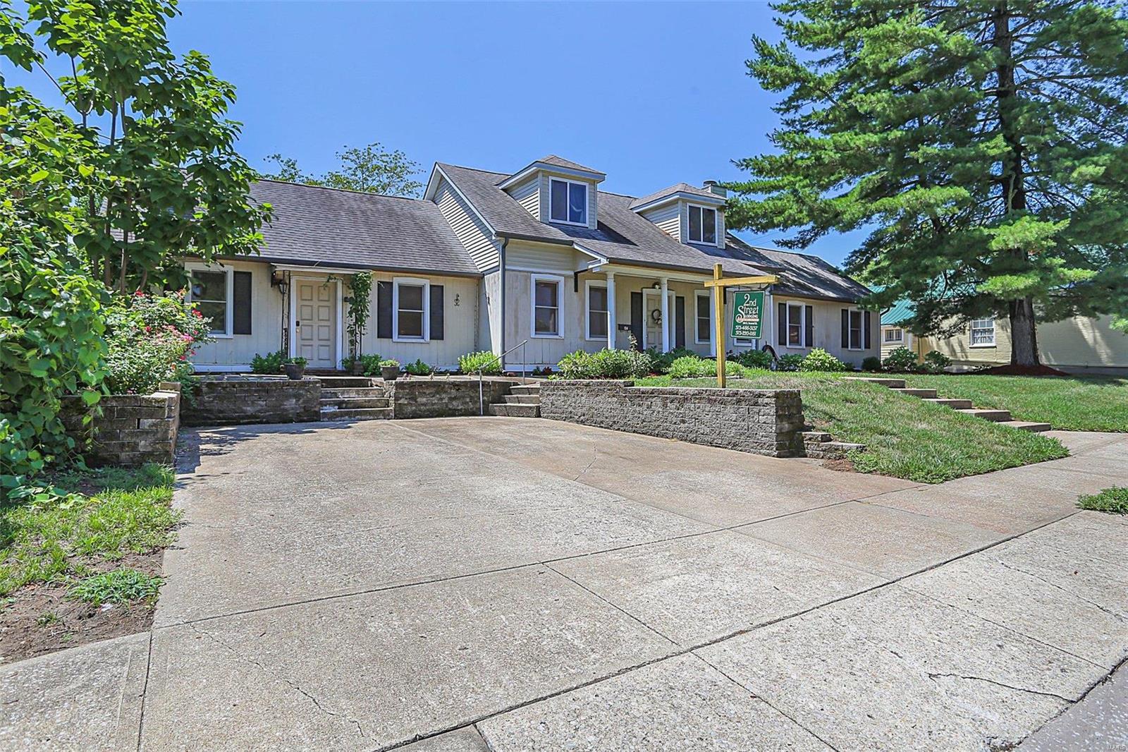 104 E 2nd Street Property Photo
