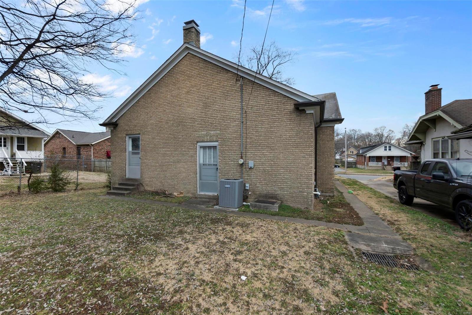 215 N West End Blvd Property Photo 4