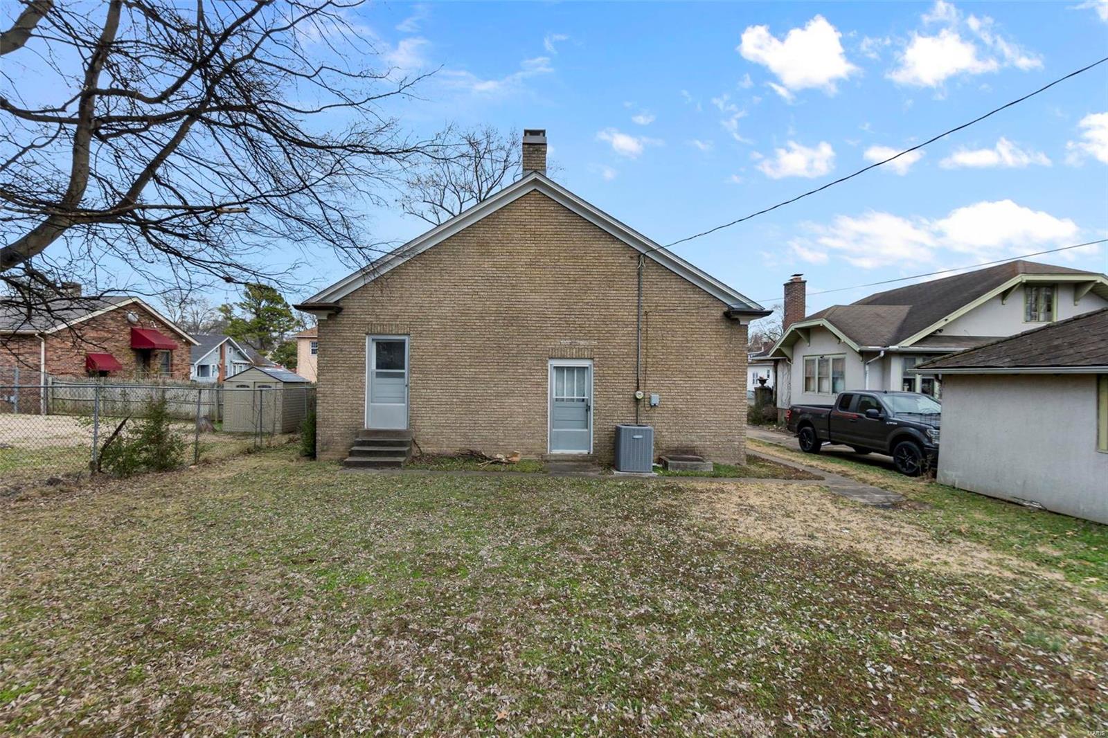 215 N West End Blvd Property Photo 5