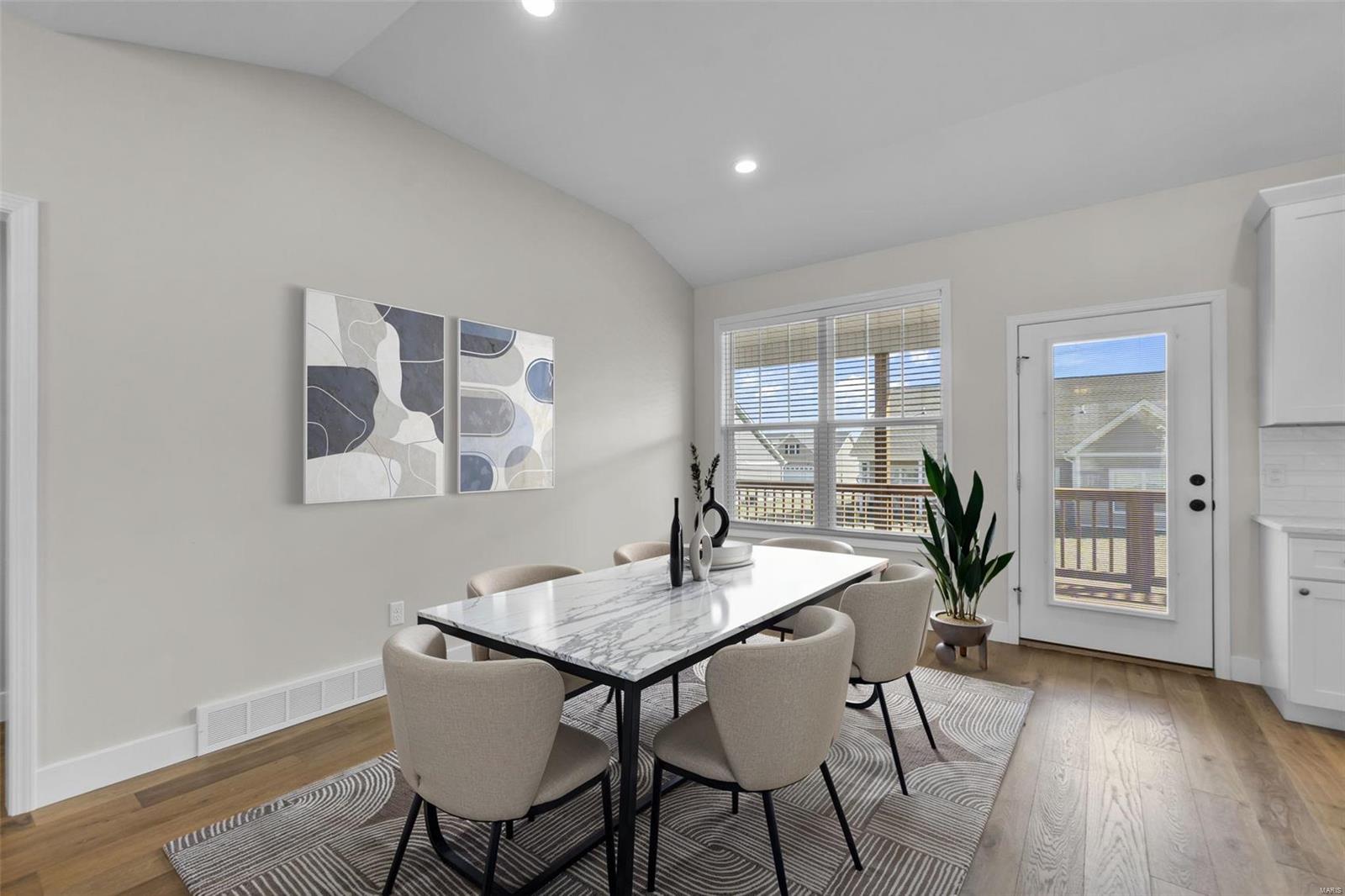 2658 Walden Boulevard Property Photo 10
