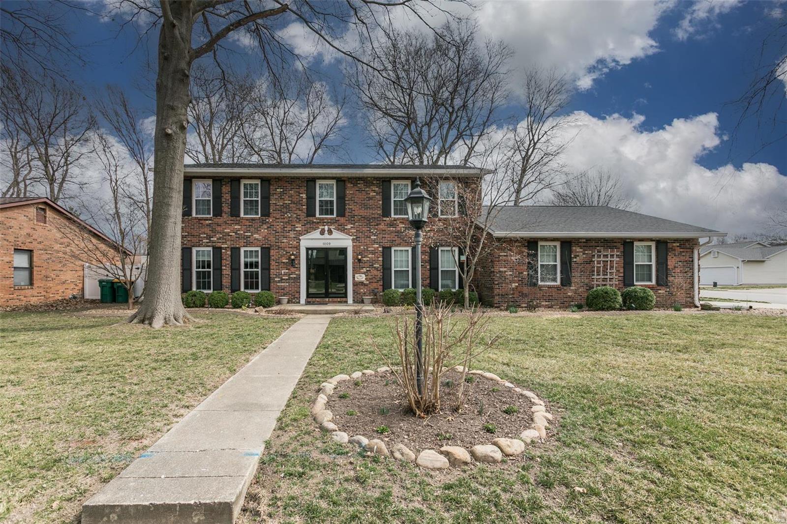 1009 Oaktree Court Property Photo 1