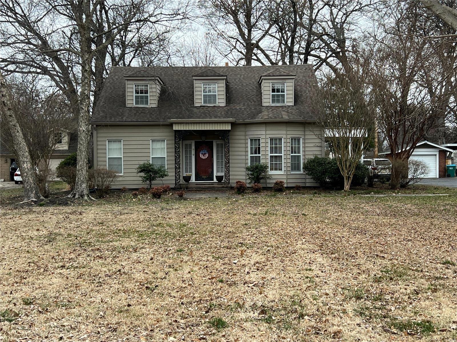 810 Carleton Avenue Property Photo