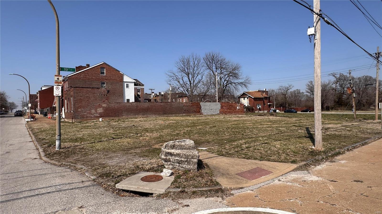 1901 Benton Street Property Photo 3