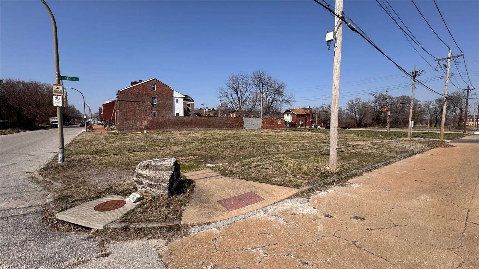 1901 Benton Street Property Photo 4