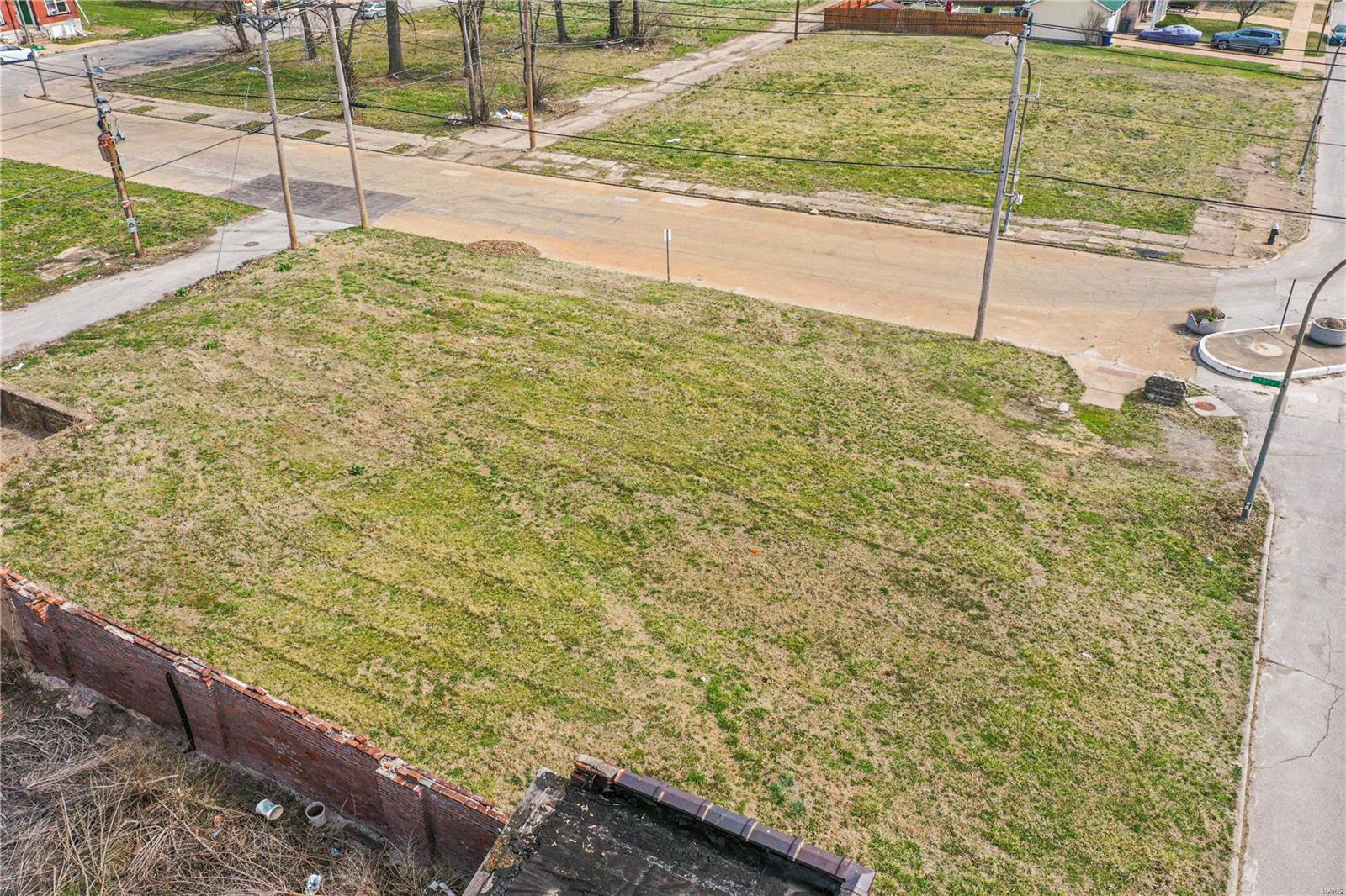 1901 Benton Street Property Photo 6