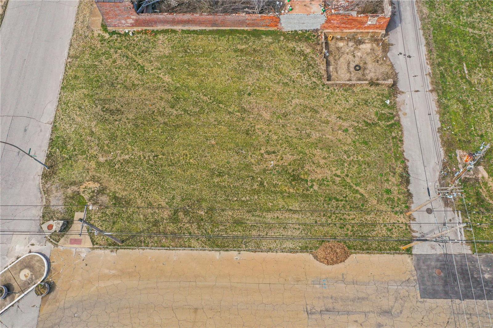 1901 Benton Street Property Photo 9