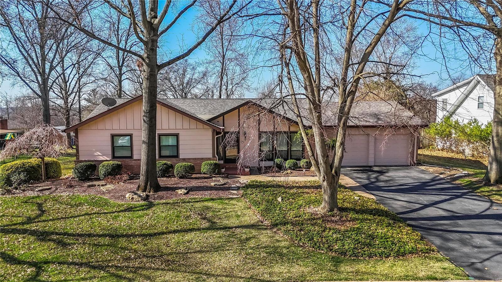 14616 Rogue River Drive Property Photo 1