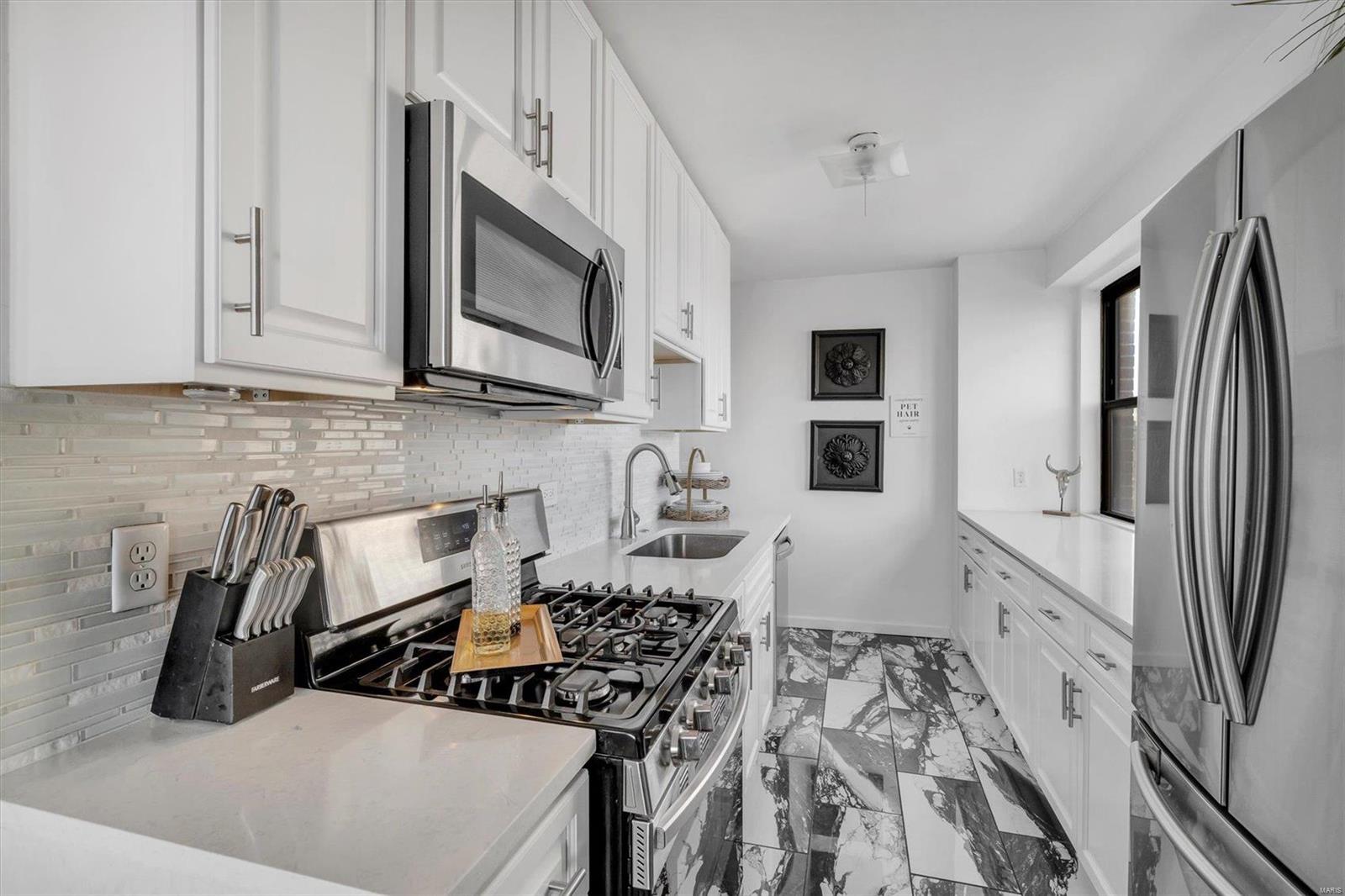 4466 W Pine Boulevard 8e Property Photo 10