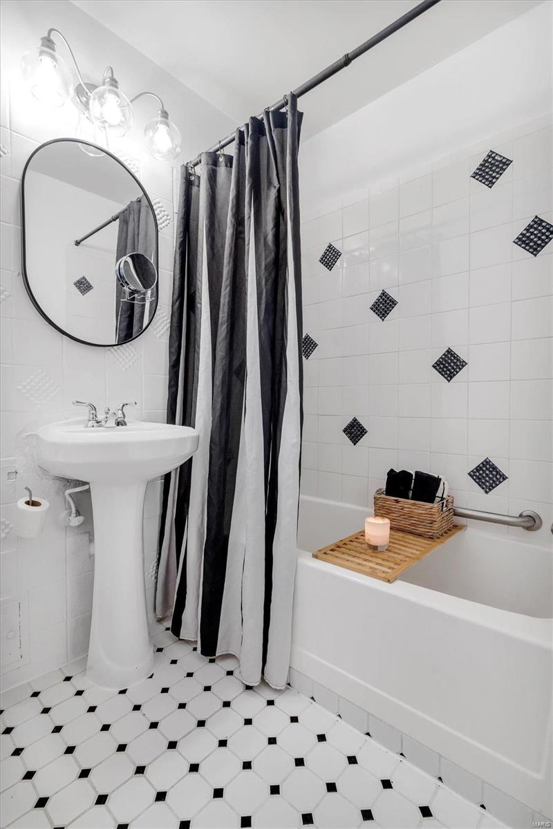 4466 W Pine Boulevard 8e Property Photo 19