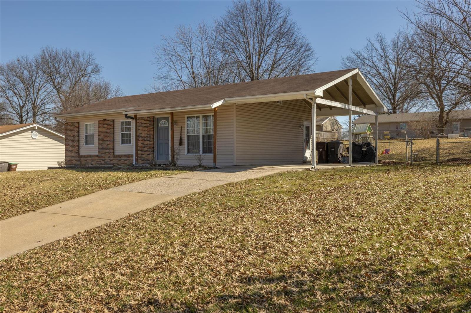 824 Sommerset Drive Property Photo 2