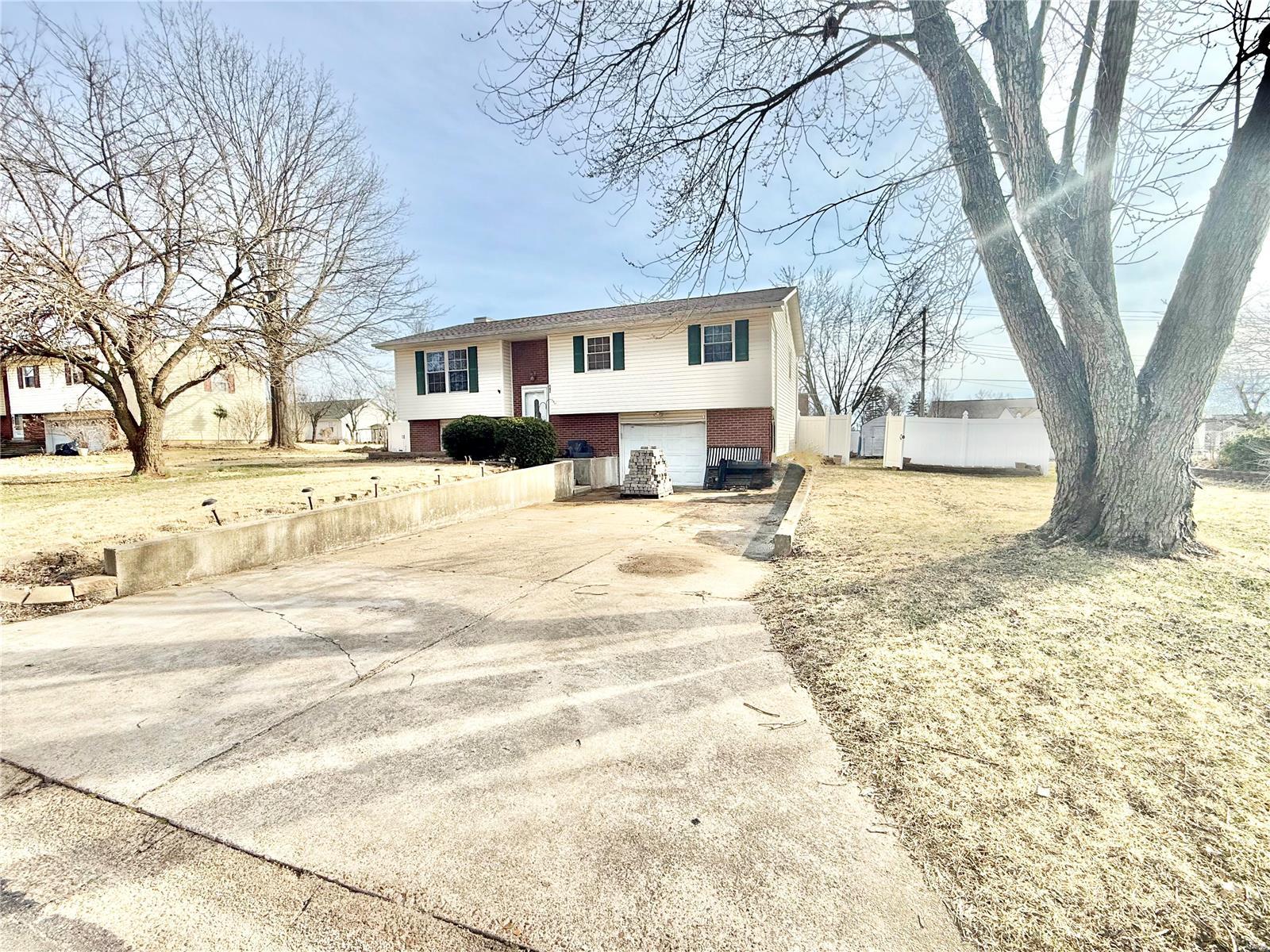 542 Oak Street Property Photo 1