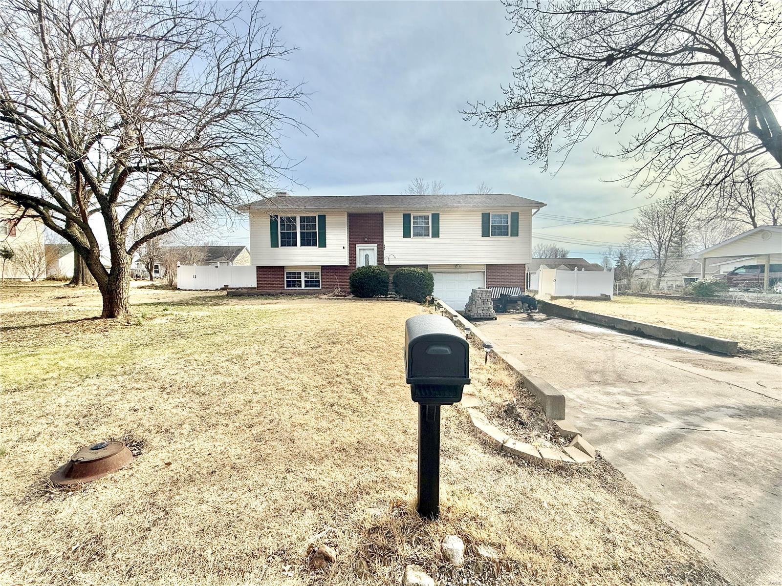 542 Oak Street Property Photo 2