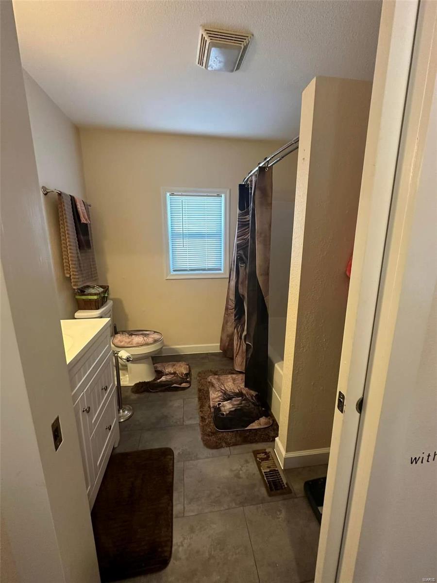 1001 Weber Road Property Photo 16