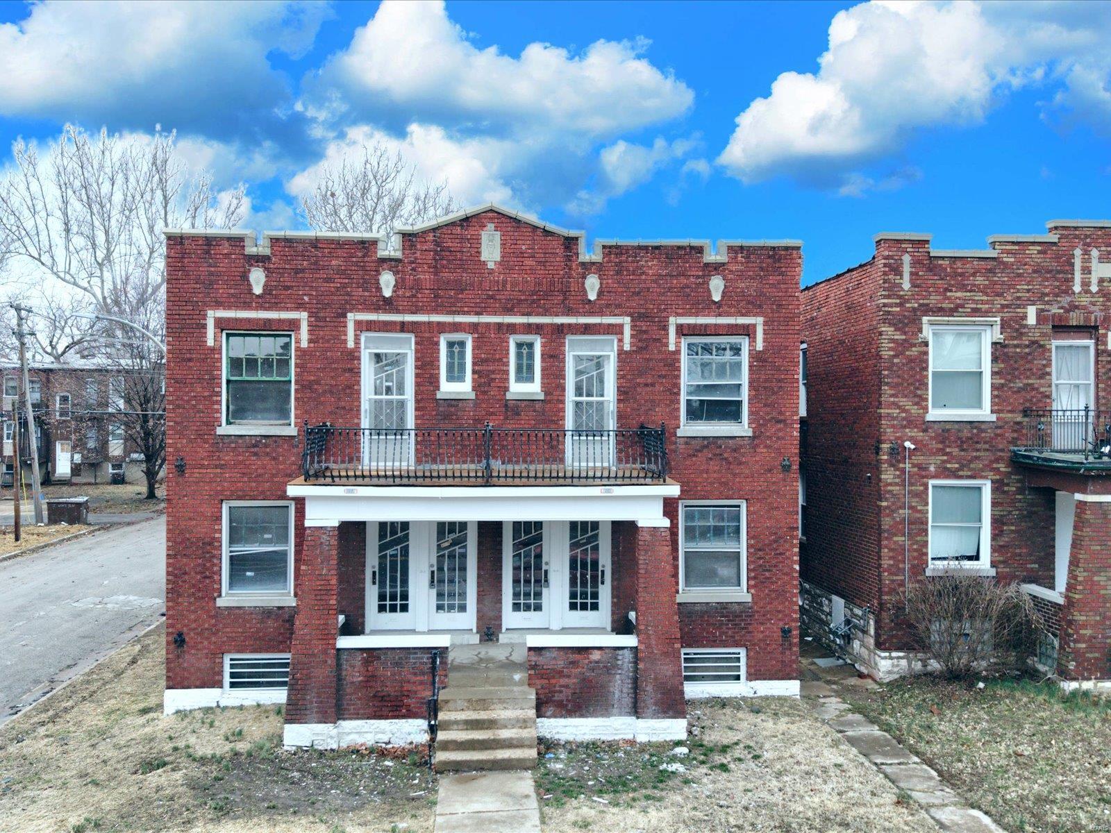 5027 S Broadway Ave Property Photo 1