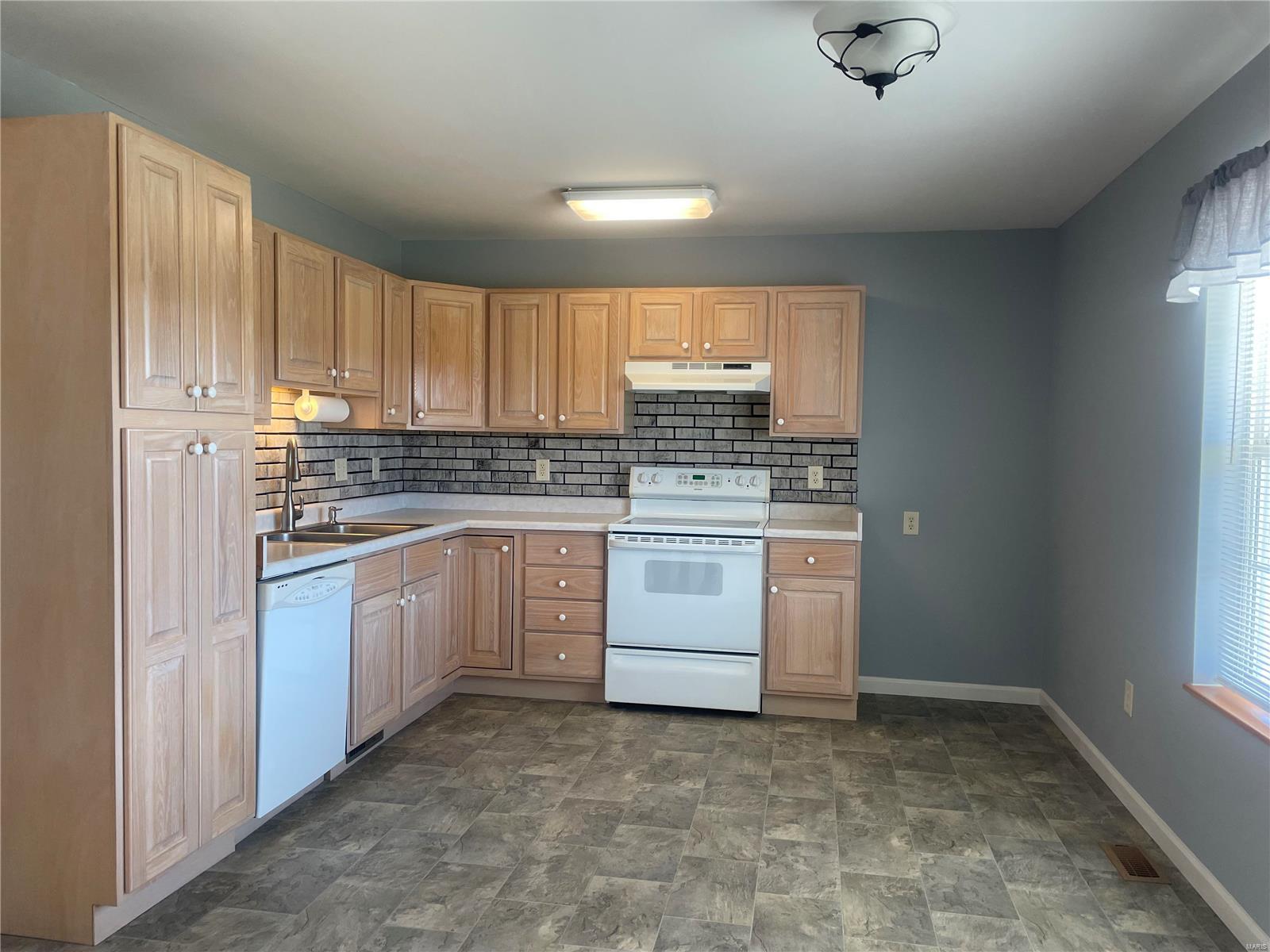 582 Frost Acres Property Photo 6