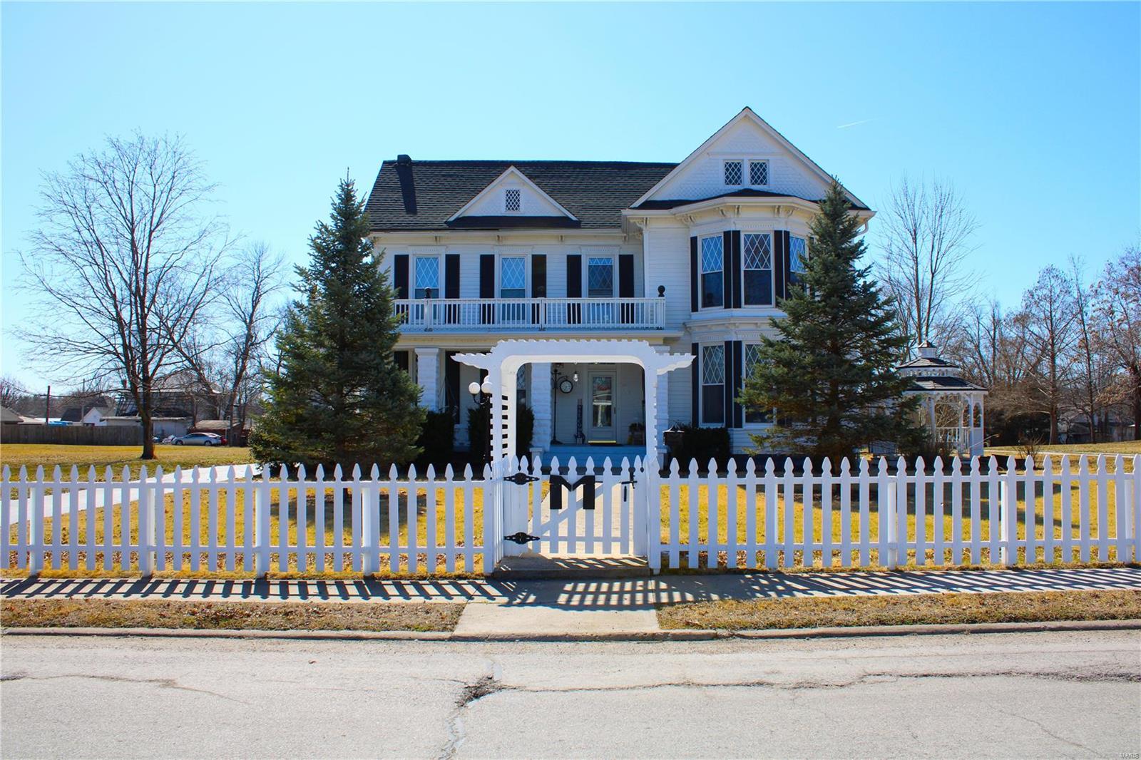 327 W. Locust St. Property Photo