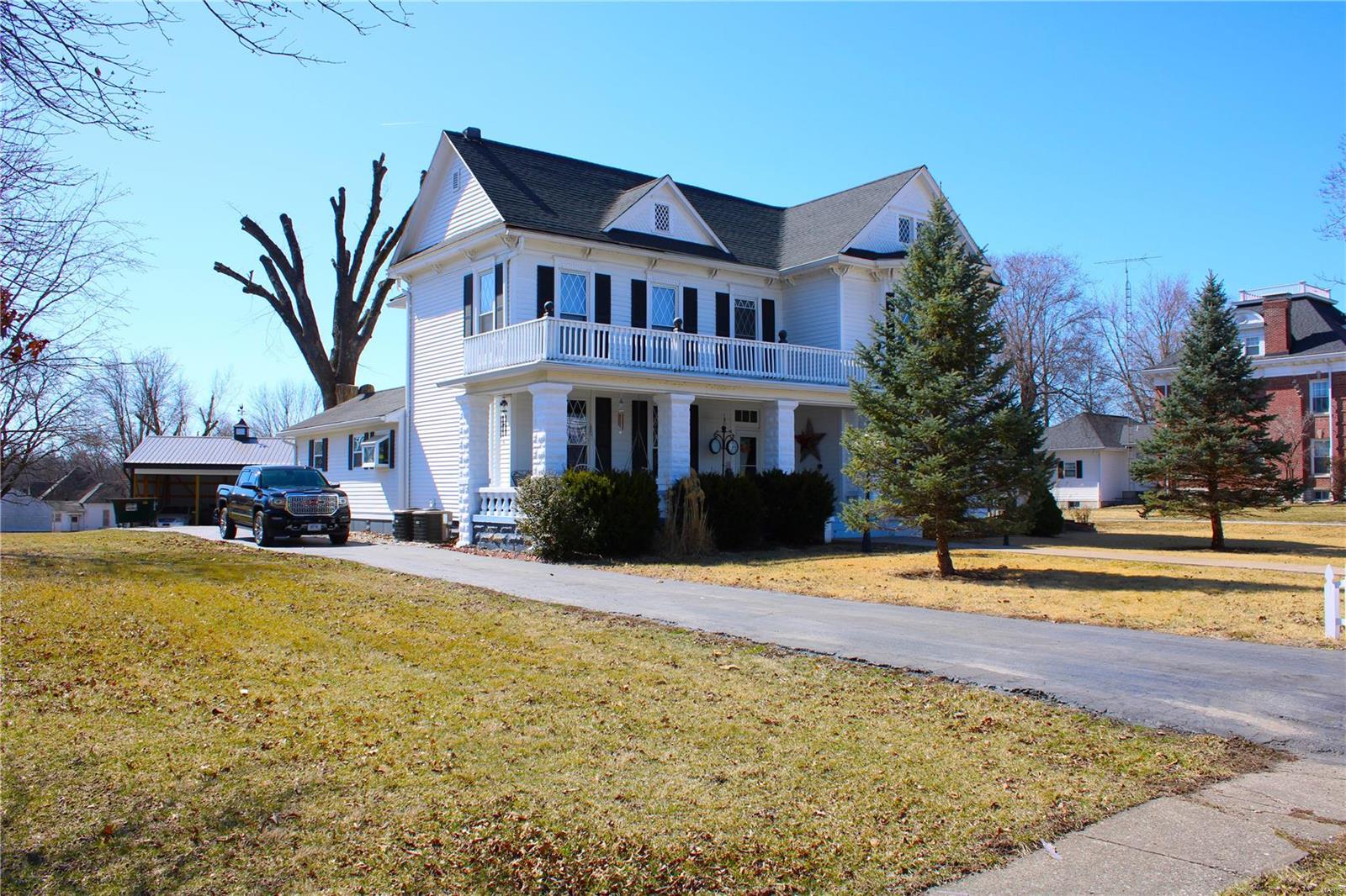 327 W. Locust St. Property Photo 4
