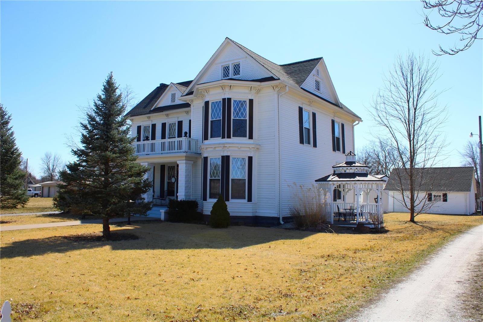 327 W. Locust St. Property Photo 5