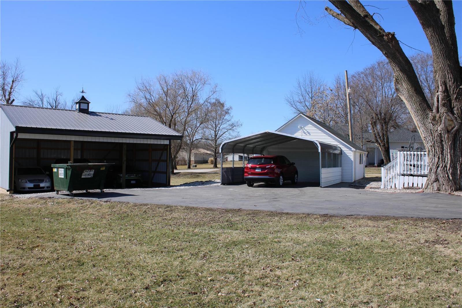 327 W. Locust St. Property Photo 8