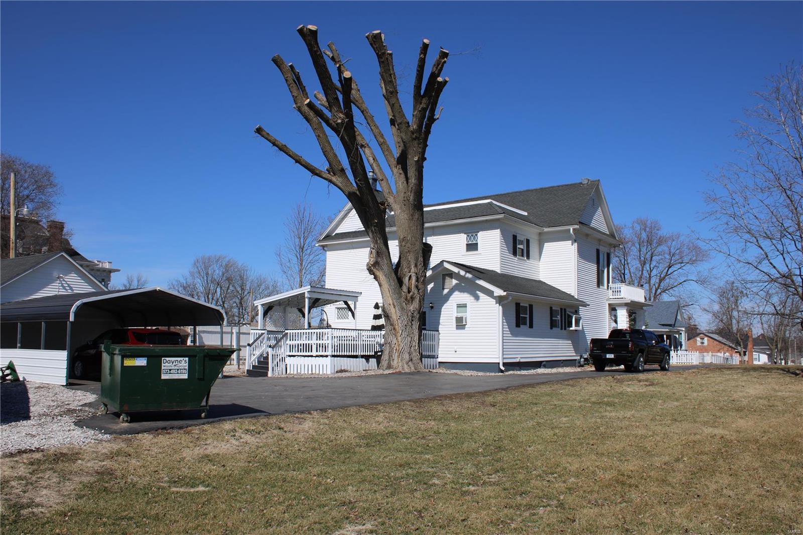 327 W. Locust St. Property Photo 9