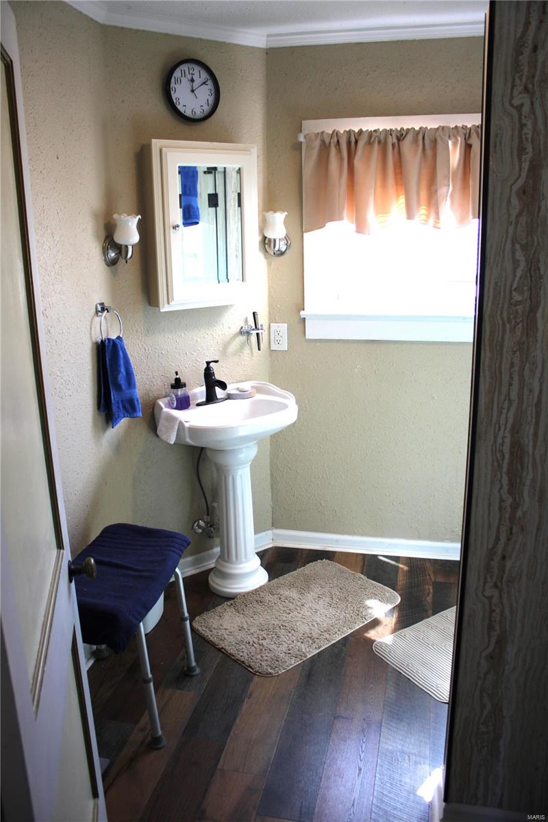 327 W. Locust St. Property Photo 35