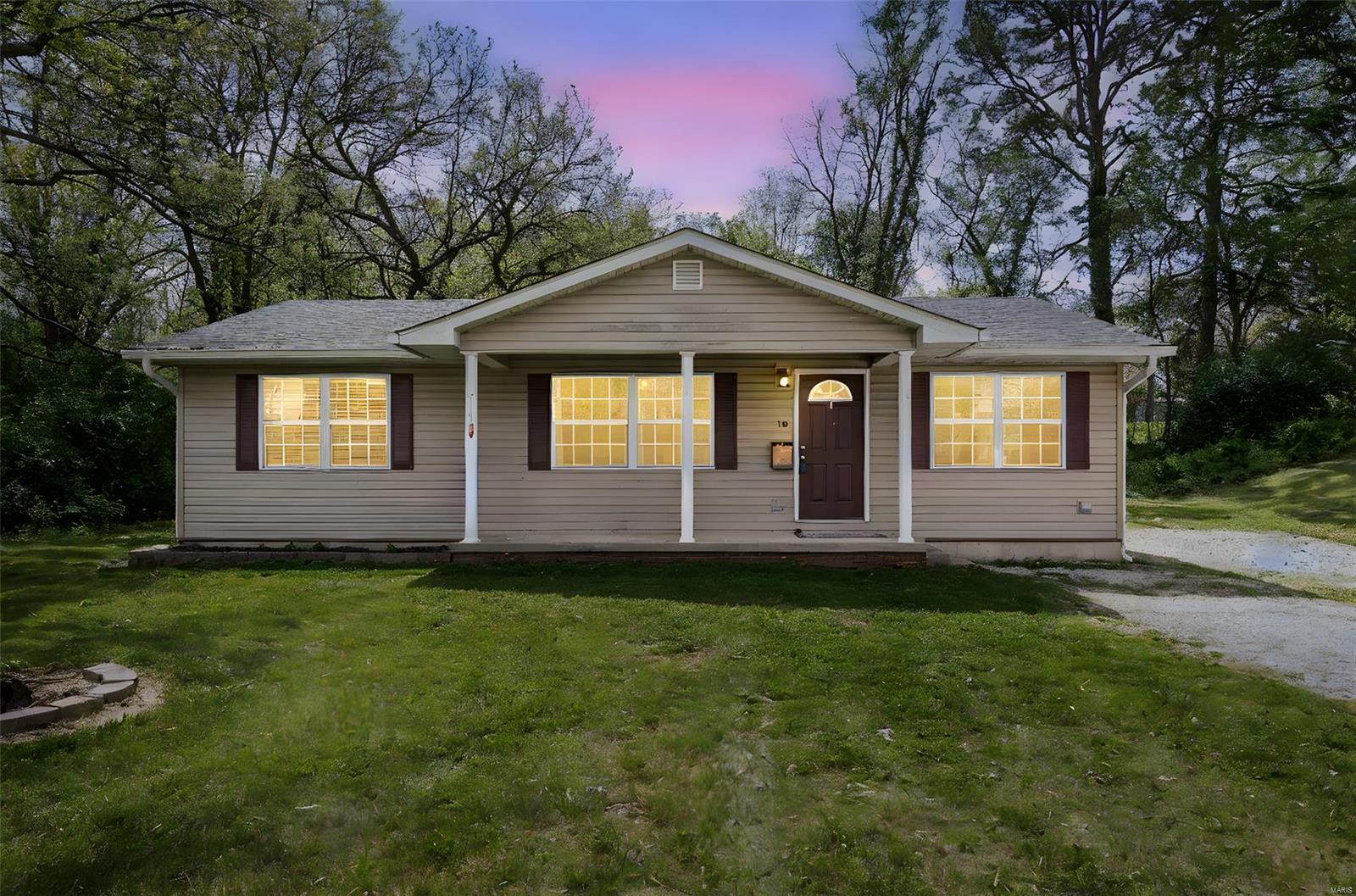 10 E Oak Street Property Photo