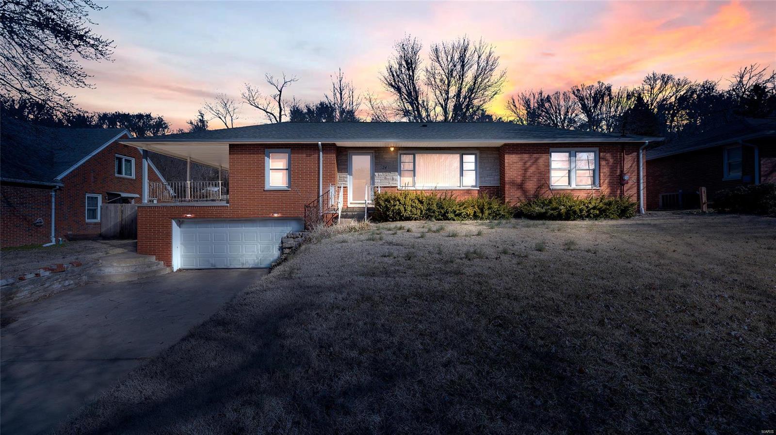 24 W Woodland Dr