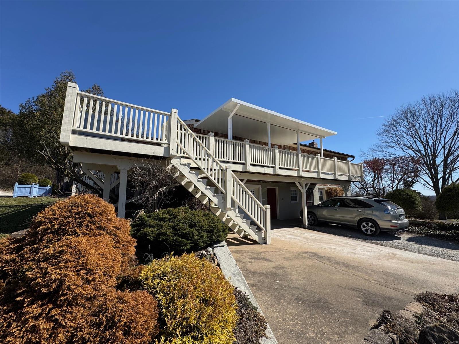 18635 Johnsons Place 100 Property Photo 2