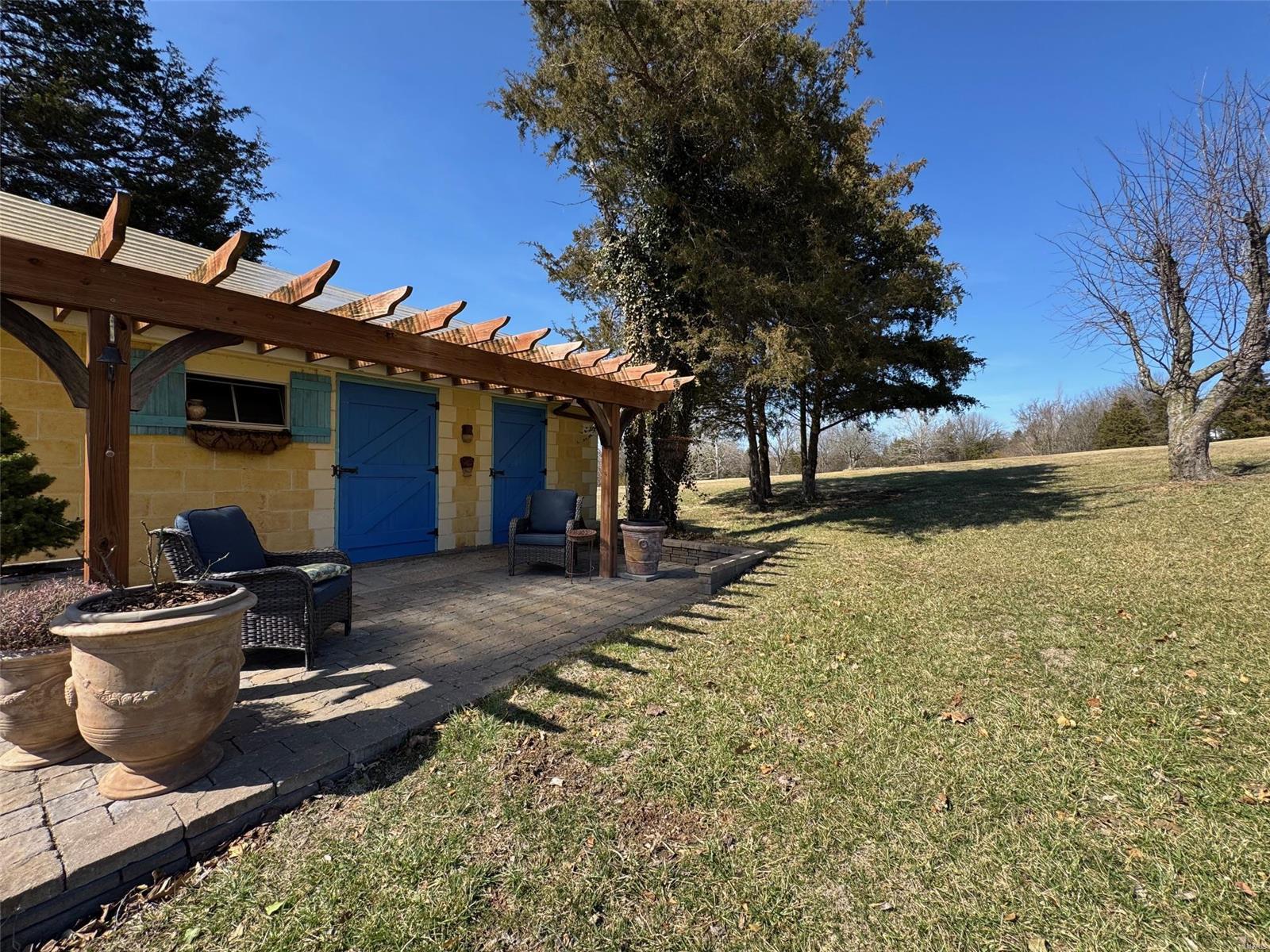 18635 Johnsons Place 100 Property Photo 11