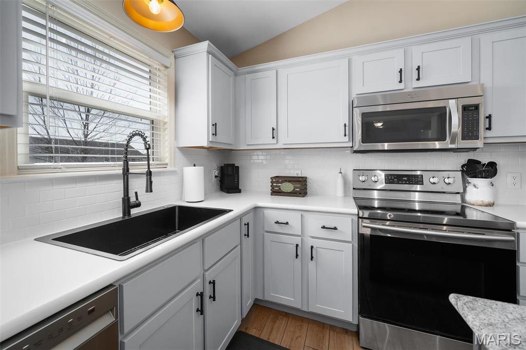 222 Hartford Glen Court Property Photo 14