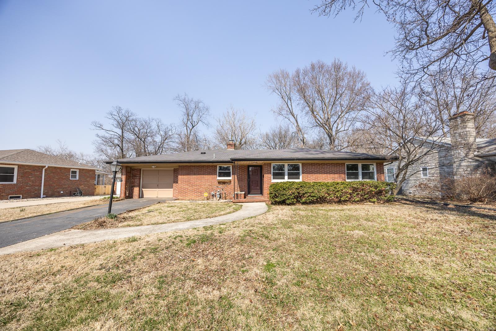 17 Lakeview Drive Property Photo