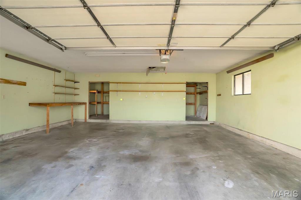 6072 Kingsway Property Photo 4