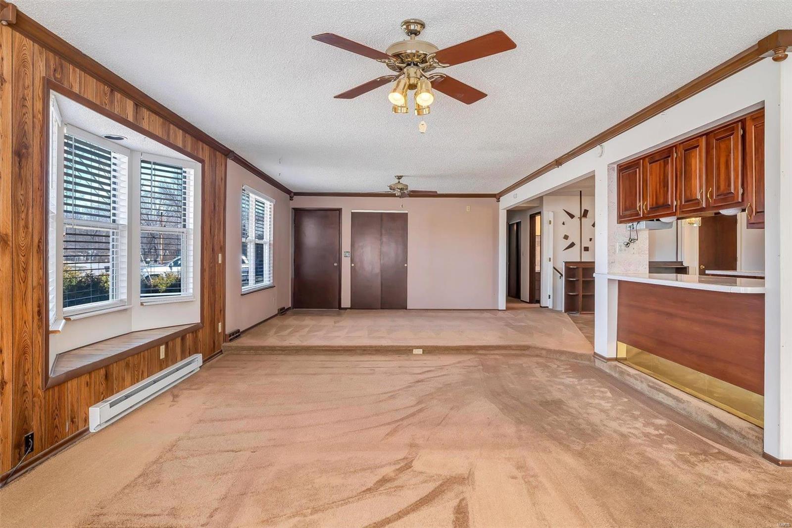 6072 Kingsway Property Photo 7