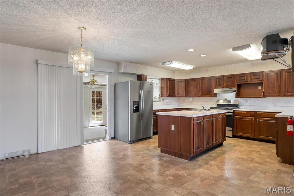 6072 Kingsway Property Photo 11