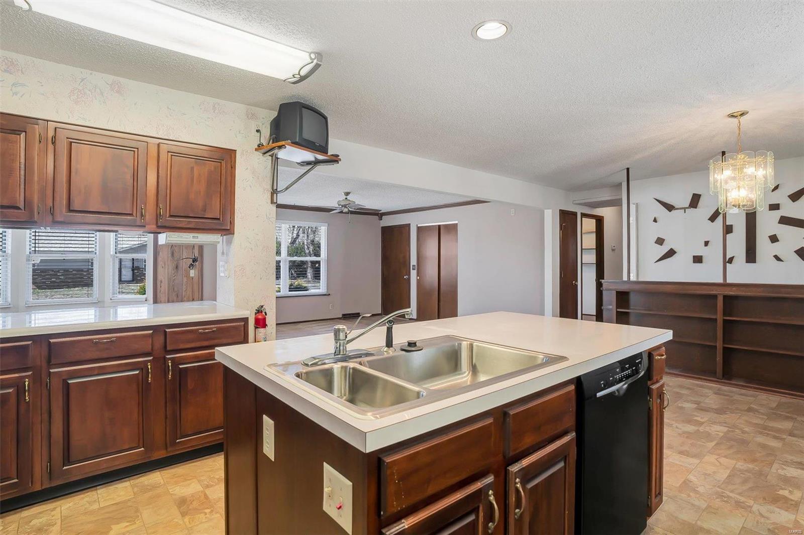 6072 Kingsway Property Photo 15