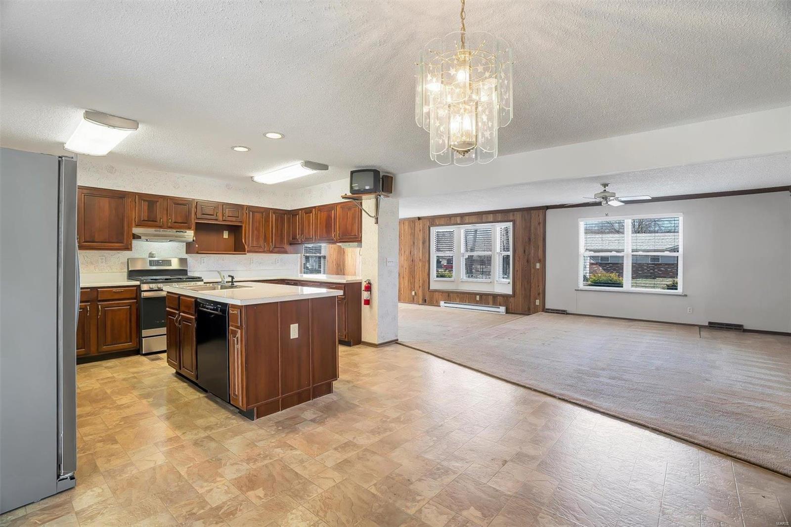 6072 Kingsway Property Photo 16