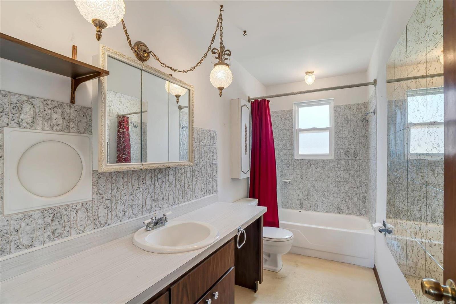 6072 Kingsway Property Photo 17